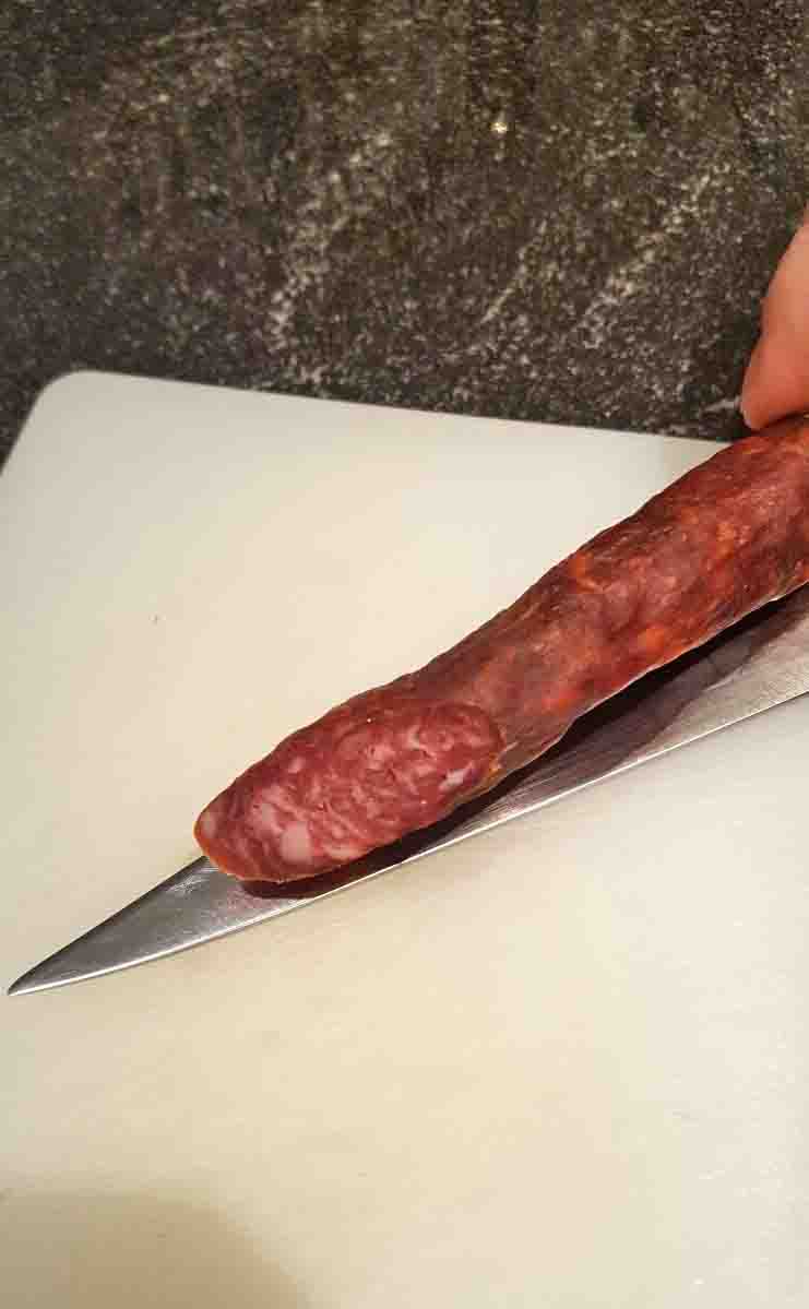 Anschnitt einer Wurst voneinem Gleichgesinnten 